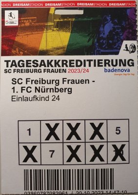 21.10.2023 Einlaufen und Ballmädchen bei den Damen des SC Freiburg
